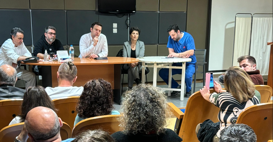 Στέφανος Κασσελάκης: “Χρειάζεται μια ριζική αλλαγή” – Επίσκεψη στο Νοσοκομείο Χαλκιδικής